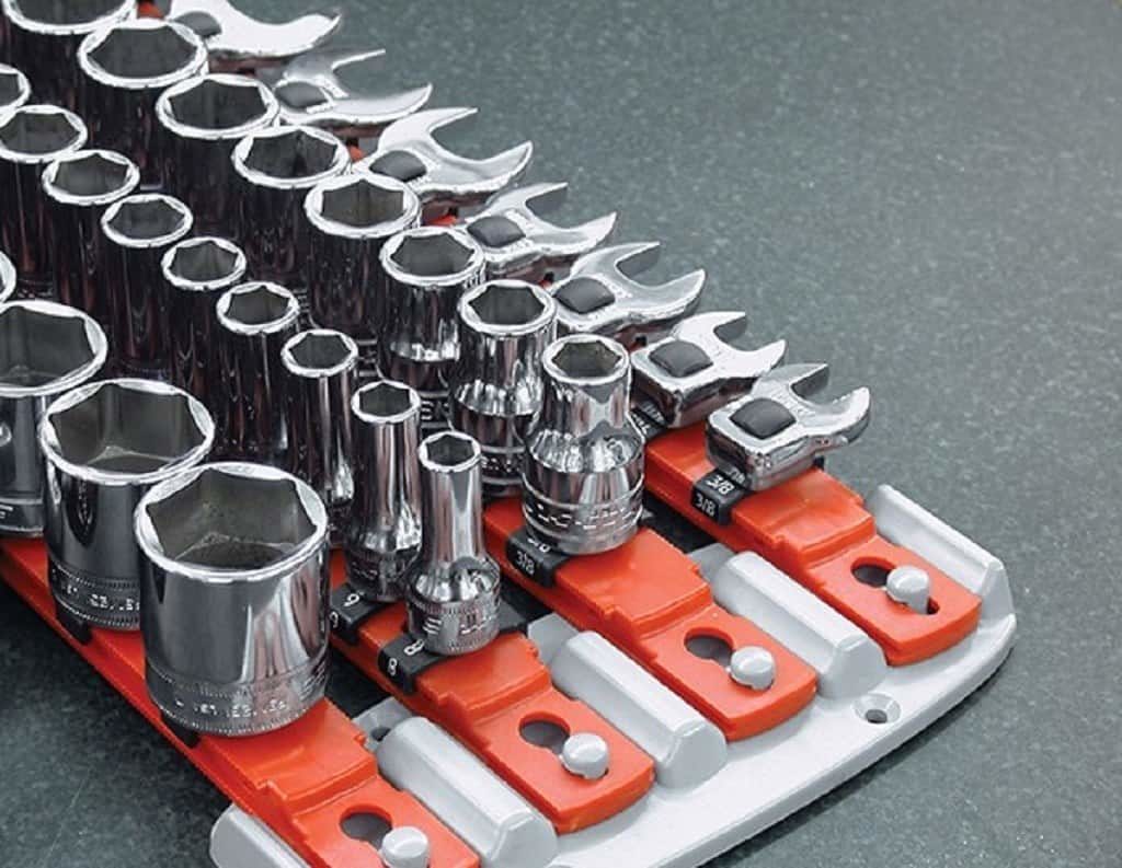 Ernst Manufacturing 13-Inch Socket Organizer with 15 1/4-Inch Twist Lock Clips Red