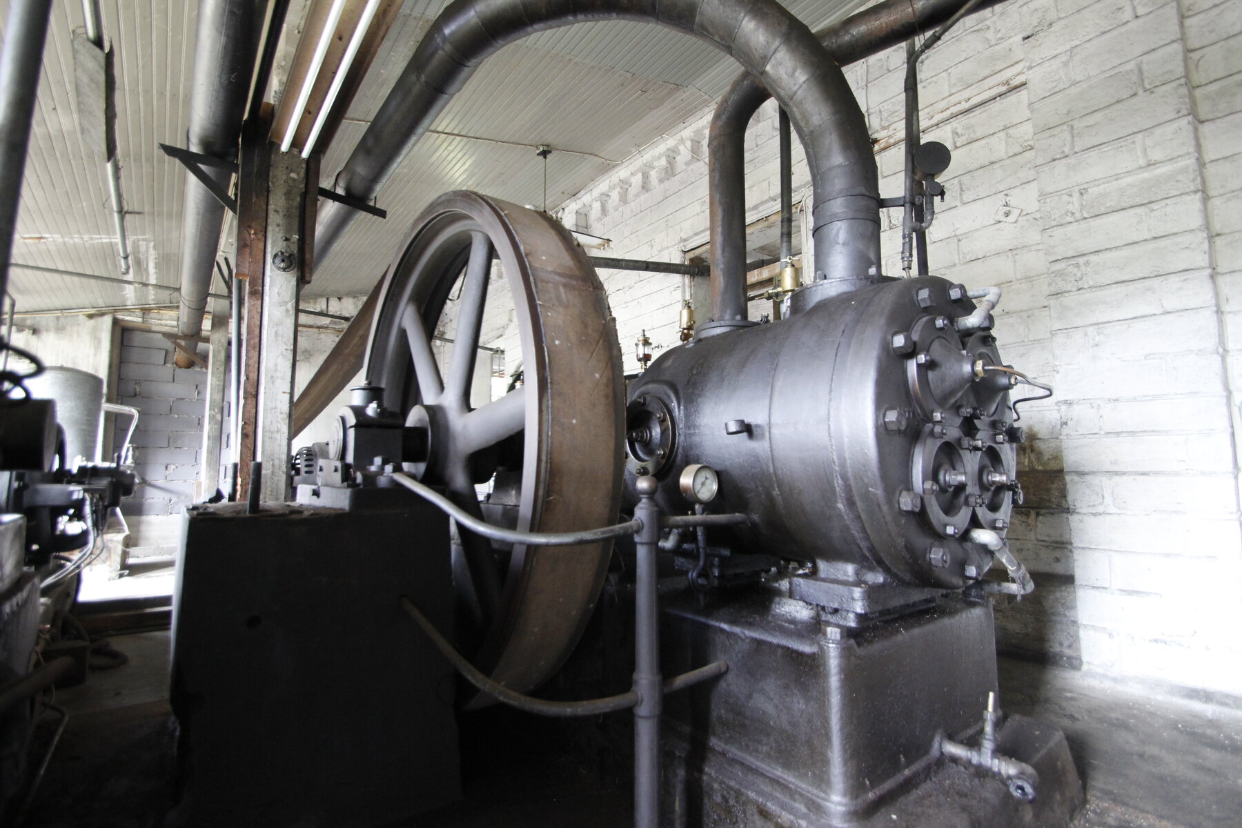 Industrial air compressor used as an air-tool supply reference